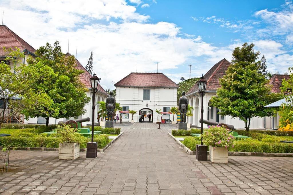 Malioboro Garden Hotel Yogyakarta Exterior foto