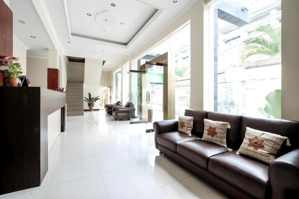 Malioboro Garden Hotel Yogyakarta Exterior foto